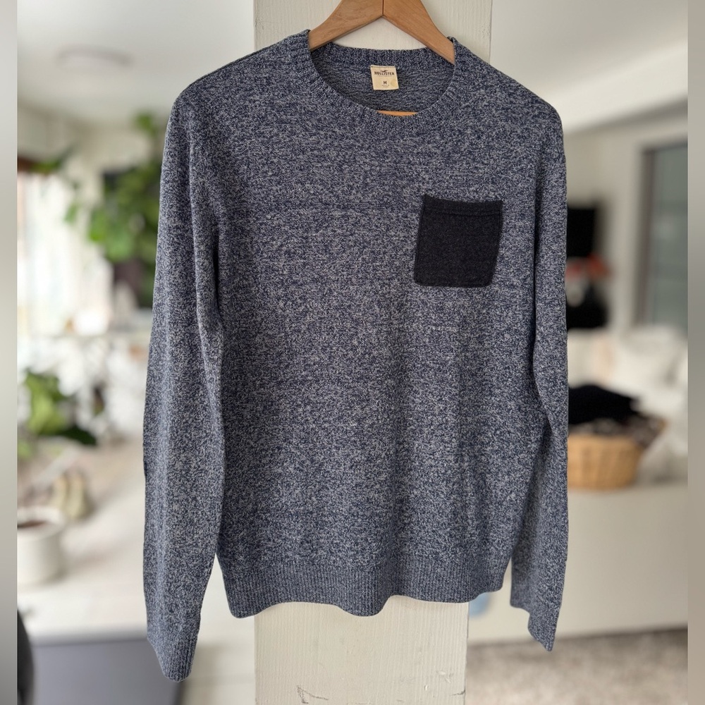 Hollister - Men's Blue Sweater with Navy Pocket